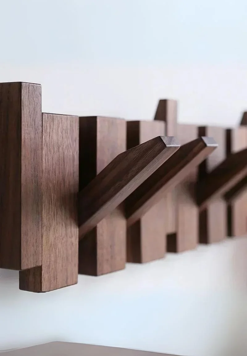 Porte manteau mural design en bois foncé 8 patères
