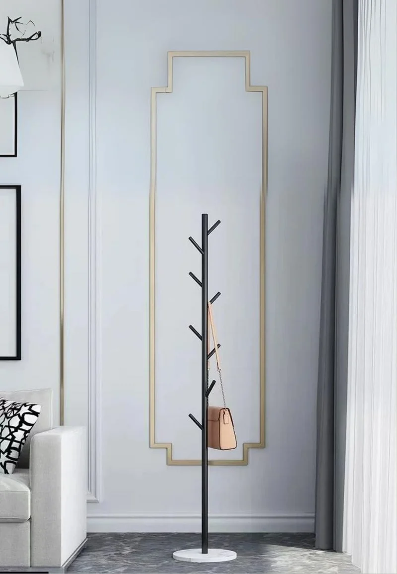 Porte manteau sur pied design arbre noir sur base blanche