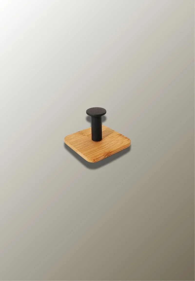 Patère porte manteau en Bois Droit Clouté
