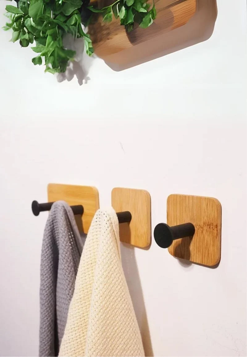 Patère porte manteau en Bois Droit Clouté