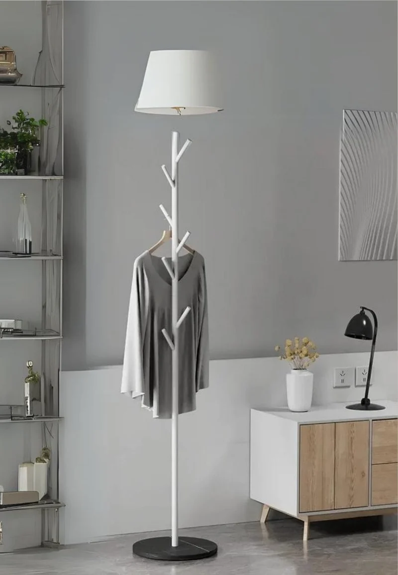 Porte manteau sur pied design arbre blanc sur base noire