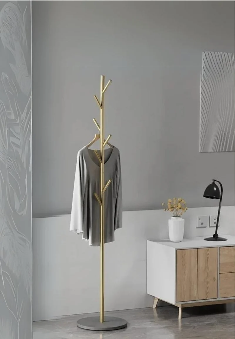 Porte manteau sur pied design arbre doré sur base grise