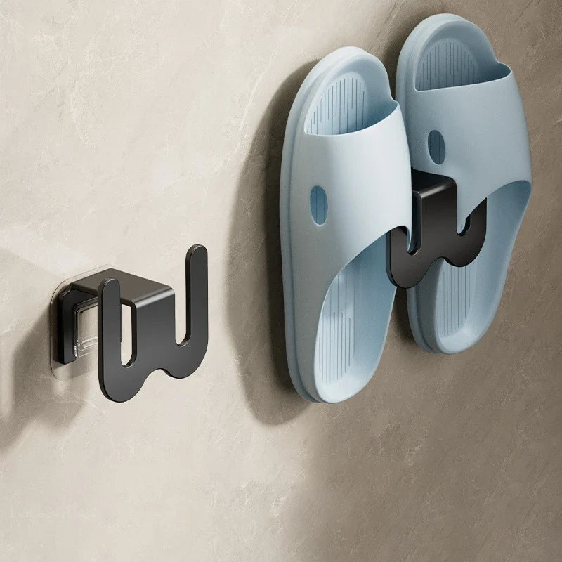 Range-chaussures mural avec drainage et crochets