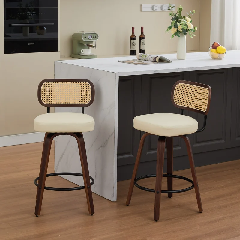 Lot de 2 tabourets PU beige et noyer, dossier en cannage rotin, pivotants, hauteur comptoir 26" PINNACLEIS