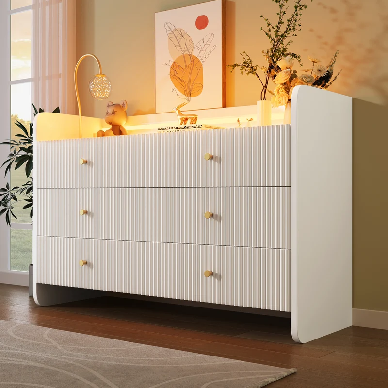 Commode blanc motif cannelé 6 tiroirs avec éclairage LED poignées dorées TRAGVAX