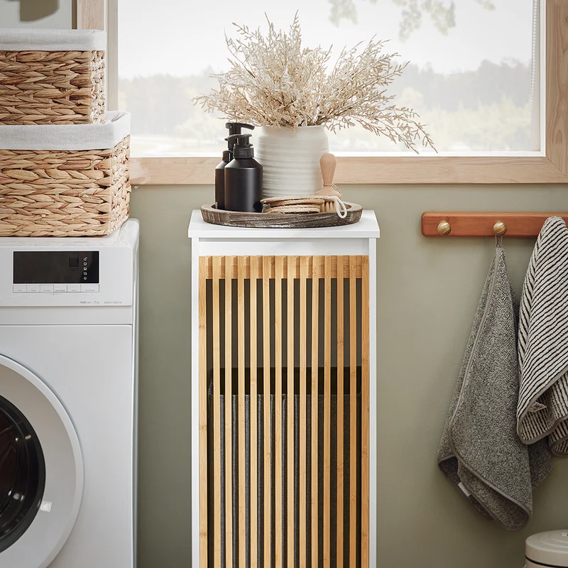 SoBuy BZR126-W Meuble à Linge Salle de Bain avec Panier Amovible – Porte en Bambou, 32×33×85 cm, Blanc