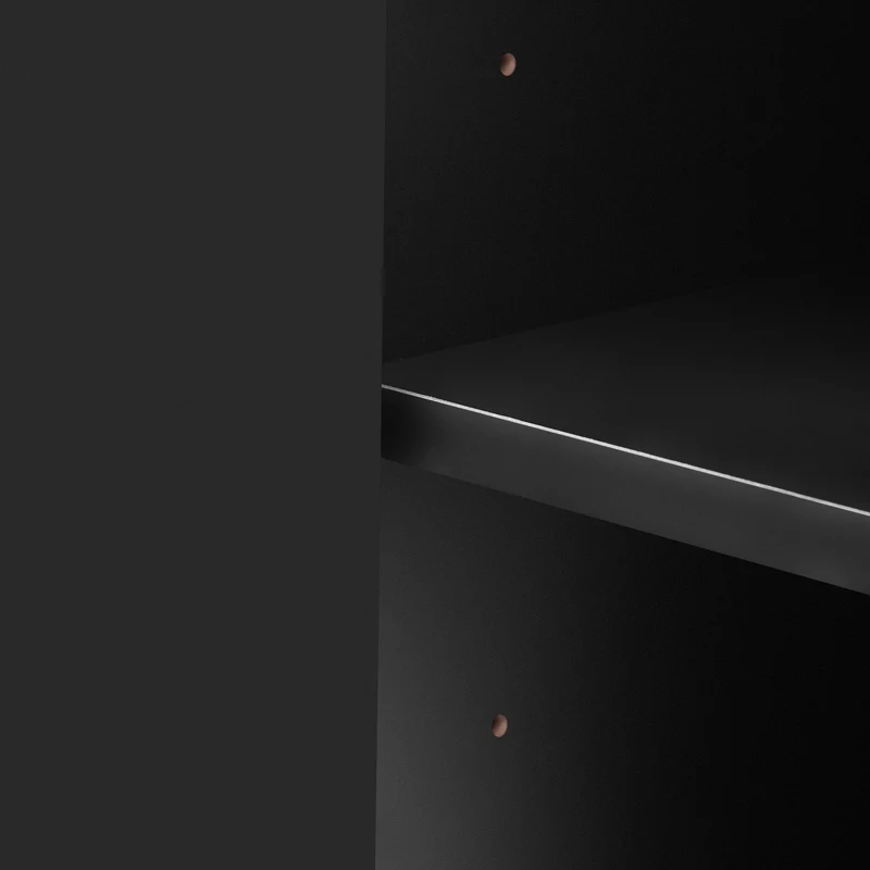 Buffet noir 4 portes 4 tiroirs avec poignées et pieds dorés 140*37,8*82cm CHADDANS