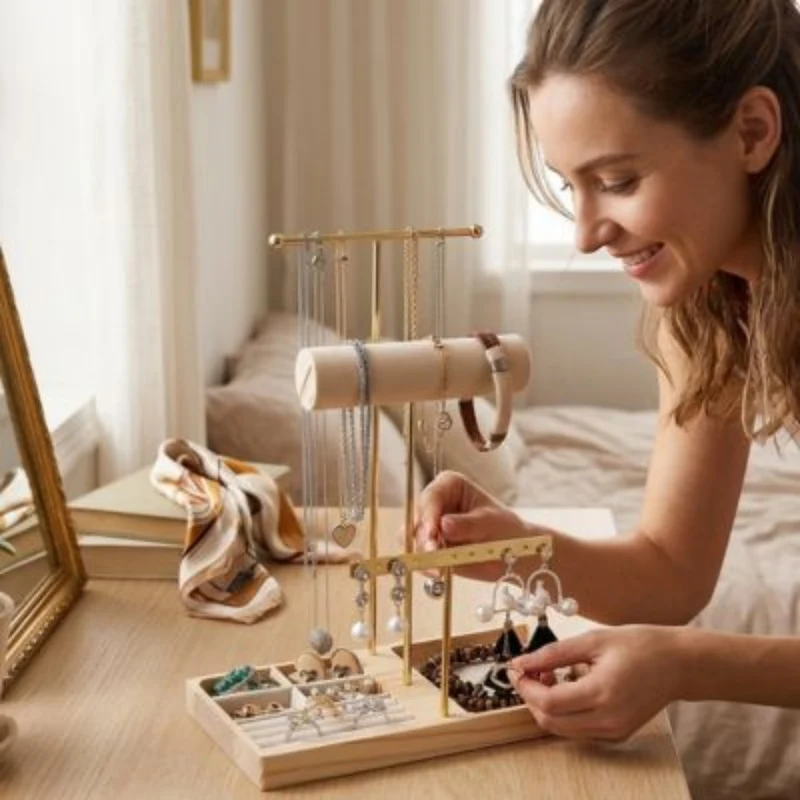 Porte bijoux en bois et métal pour organiser vos bijoux avec élégance – CleariaHome Liora
