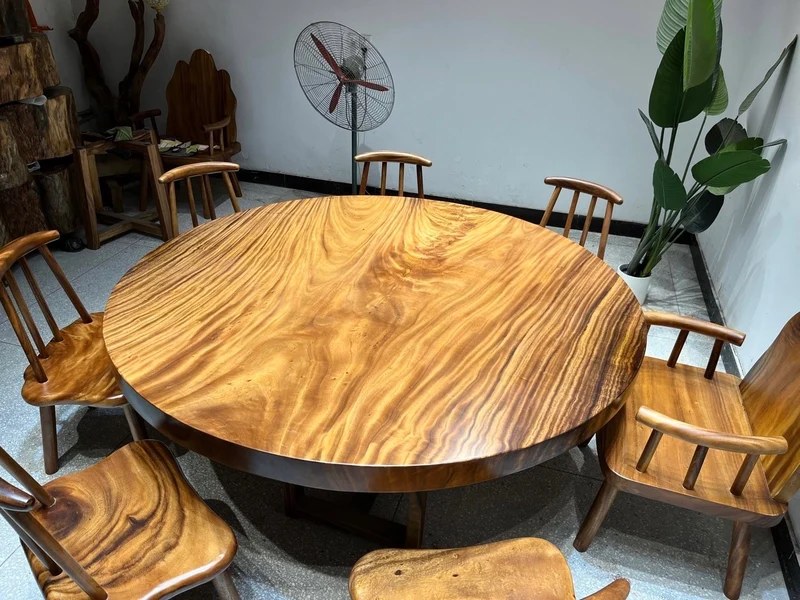 Rustic Elegance Single Solid Wood Round Table