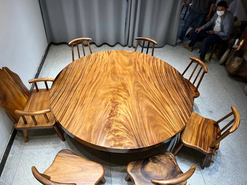 Rustic Elegance Single Solid Wood Round Table