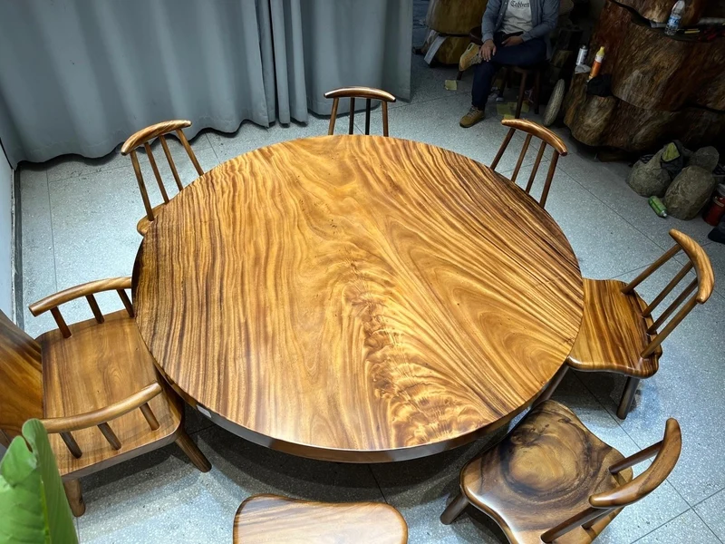 Rustic Elegance Single Solid Wood Round Table