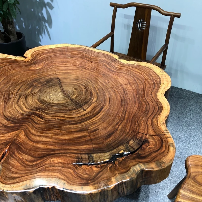Live Edge Round Beli Noir Wood Table