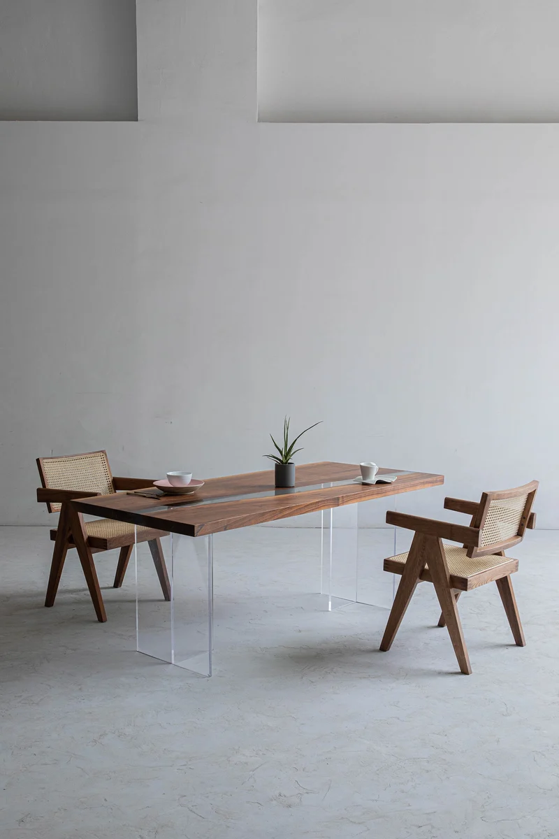 Vivid Edge Transparent Solid Wood Epoxy Resin Table