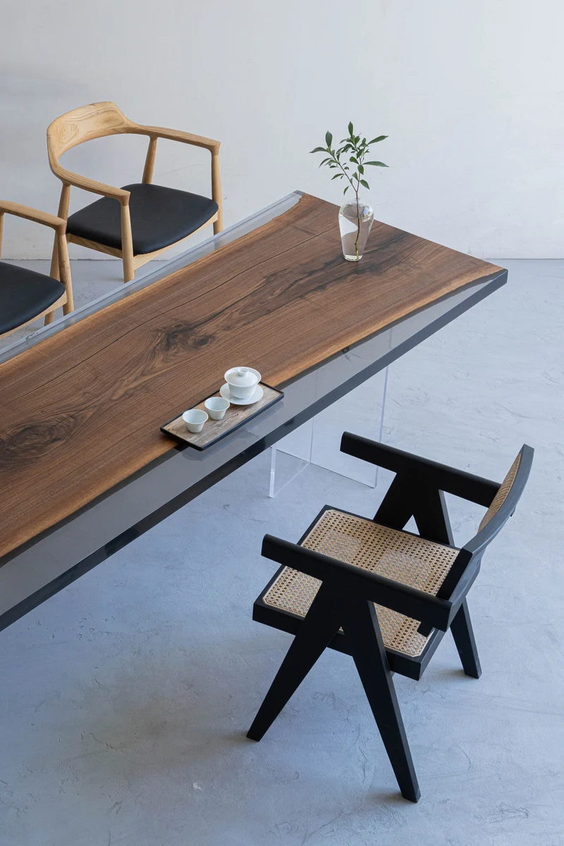 Essential Artworks Transparent Epoxy Resin Tabletop