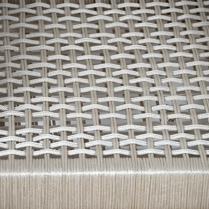 Chaise avec accoudoir en noyer - Assise en nylon beige