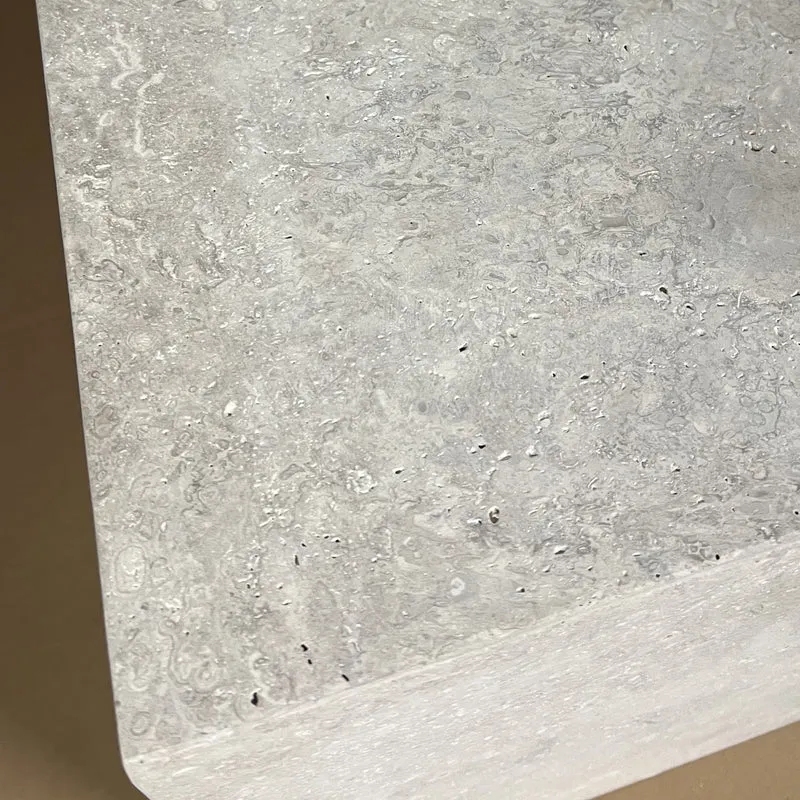Table basse cube en travertin naturel