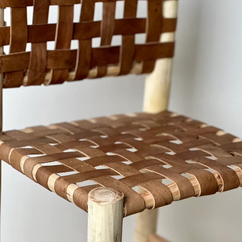 Chaise haute marocaine en bois et cuir