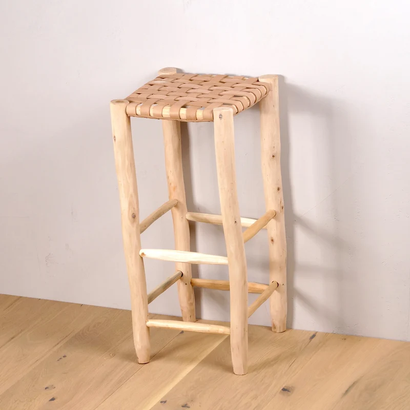 Tabouret de bar marocain en bois et cuir