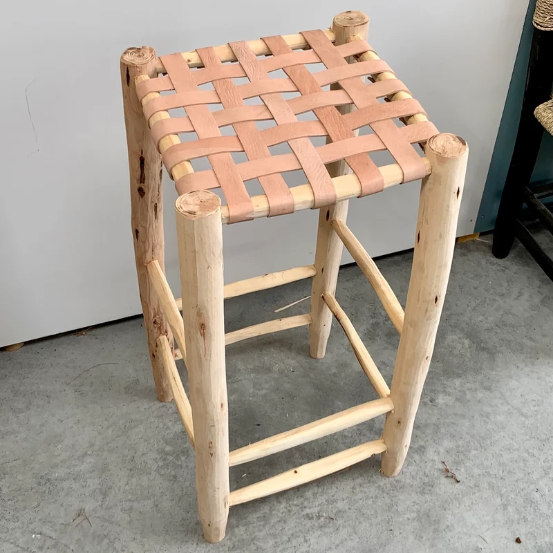 Tabouret de bar marocain en bois et cuir