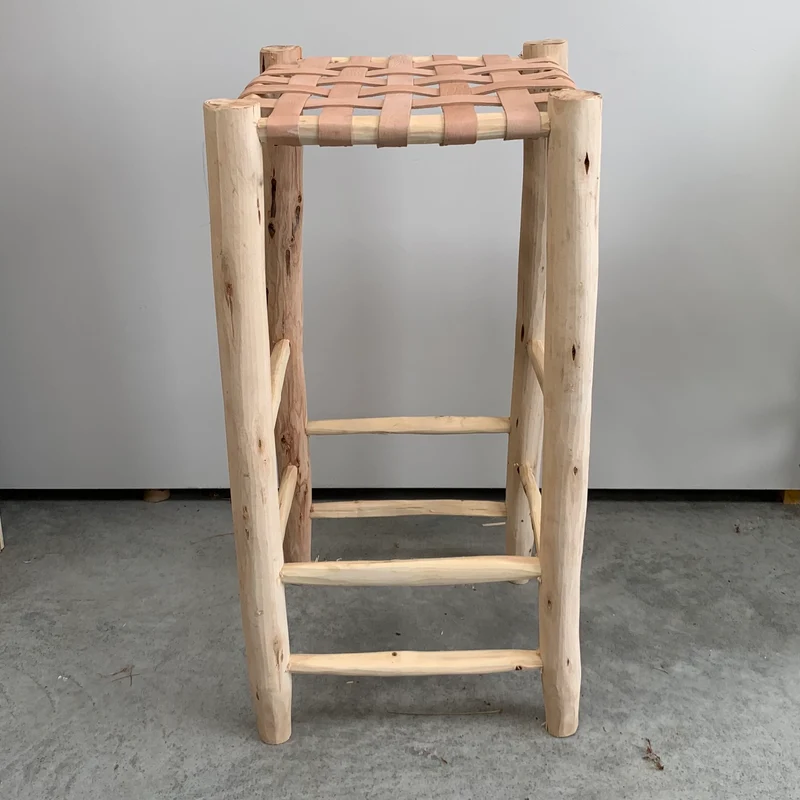 Tabouret de bar marocain en bois et cuir