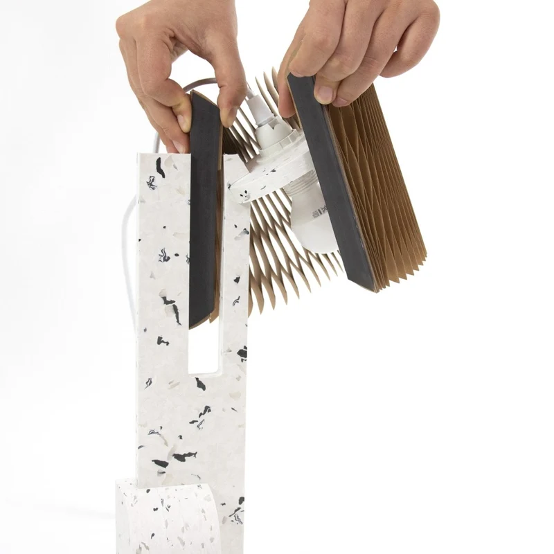 Lampe pied en plastique recyclé
