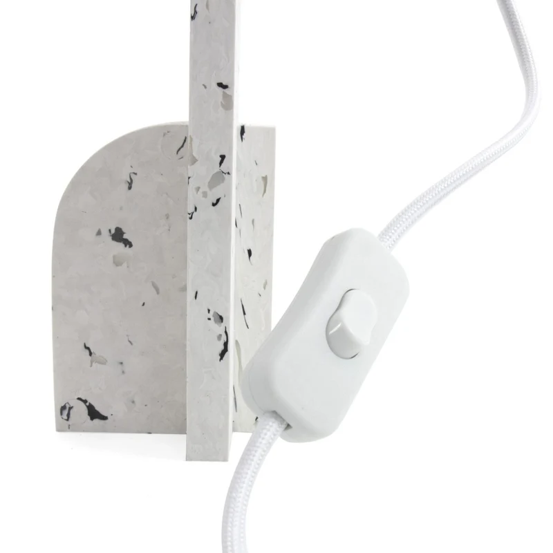 Lampe pied en plastique recyclé