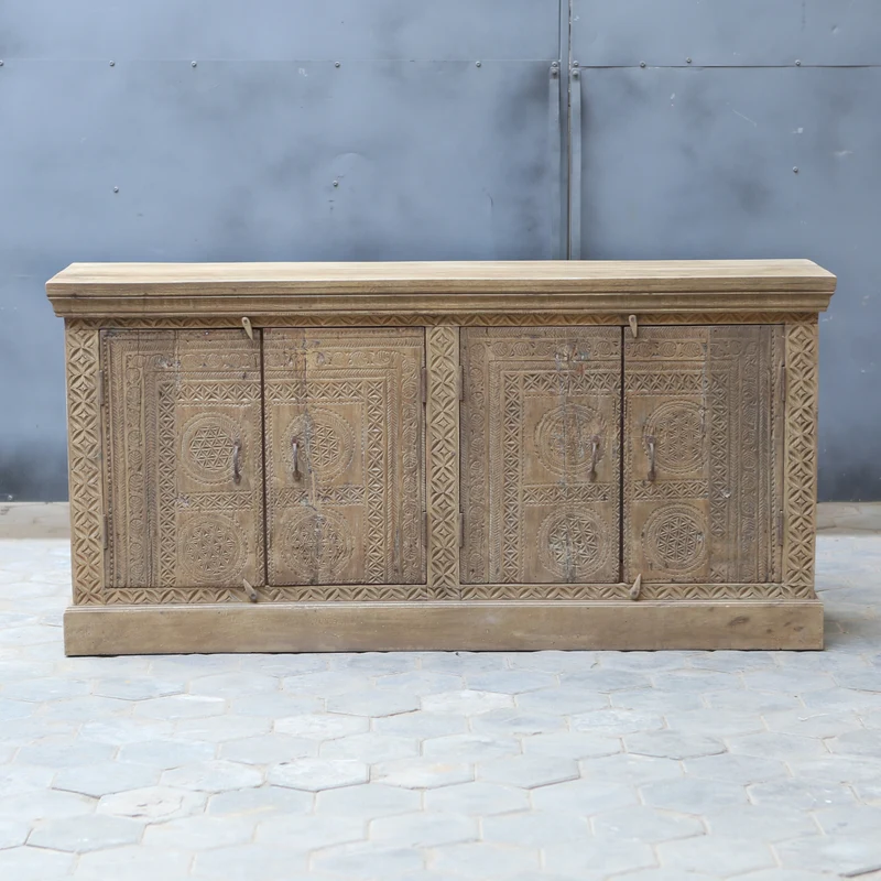 Buffet sculpté ancien — bois massif naturel 34.5×70×18"