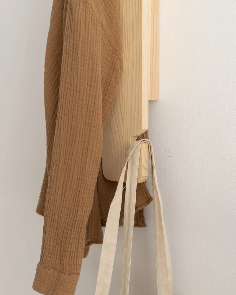 Wall coat rack Saona in solid pine wood 100 cm