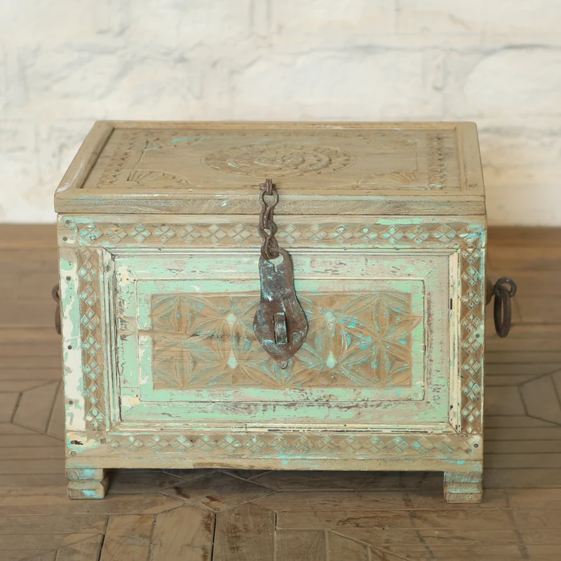 Coffre ancien sculpté vert patiné — bois massif 17×23×16"