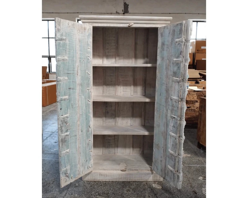 Armoire indienne ancienne en bois massif – patine claire