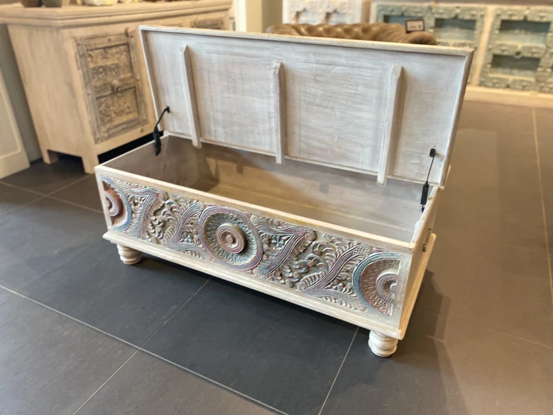 Coffre Antique 18x47x24"