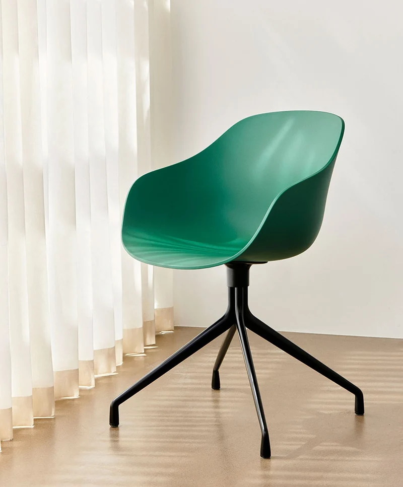 About A Chair AAC 220 — Black Aluminium Swivel