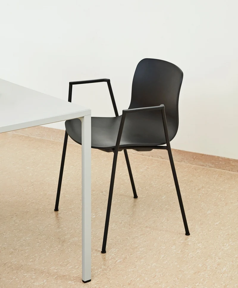 About A Chair AAC 18 — Black Steel 4-Leg