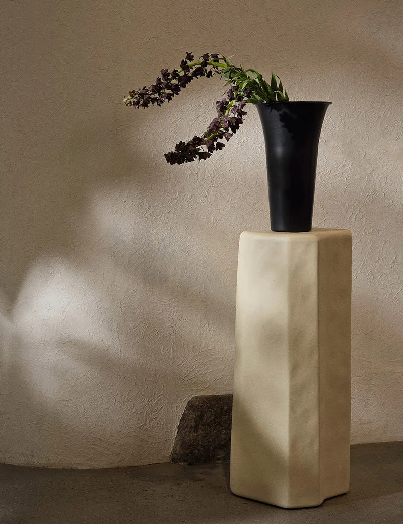 Pedestal Staffa