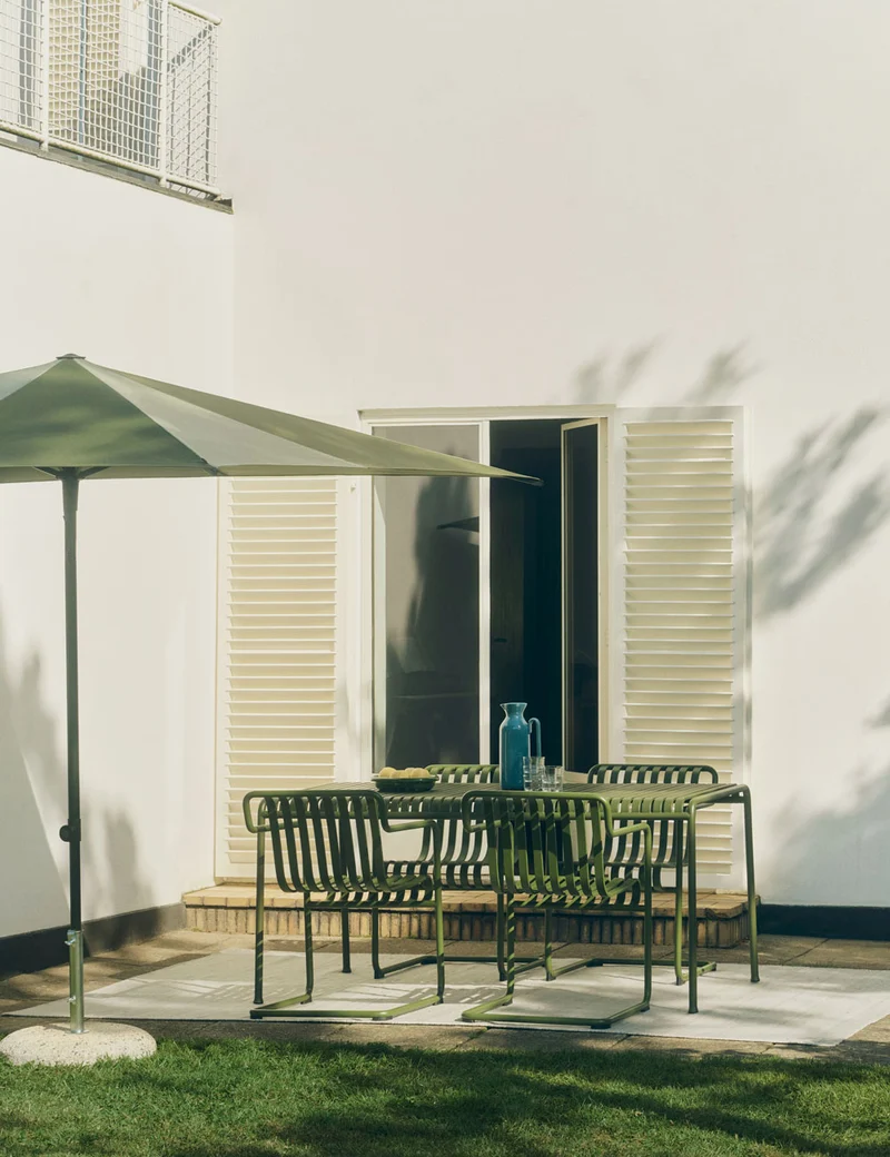 Palissade Cantilever dining armchair