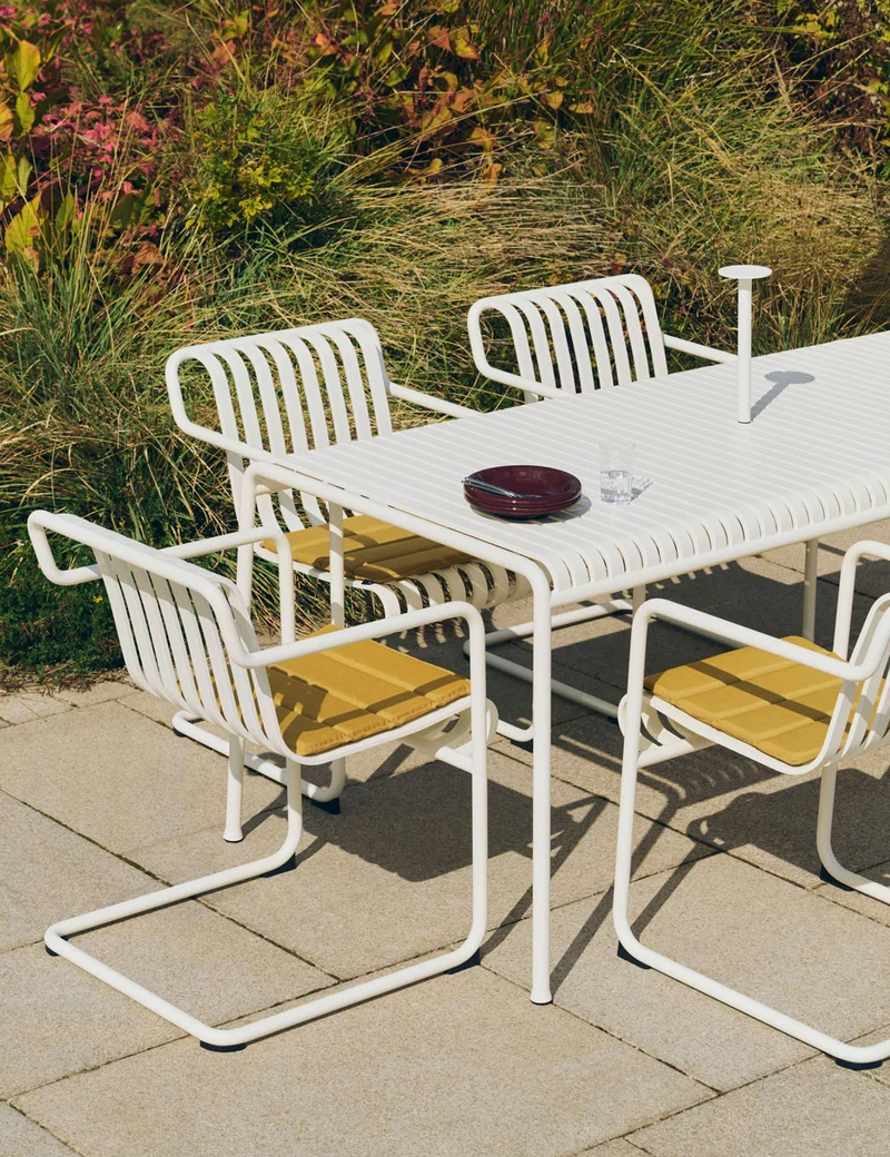 Palissade Cantilever armchair