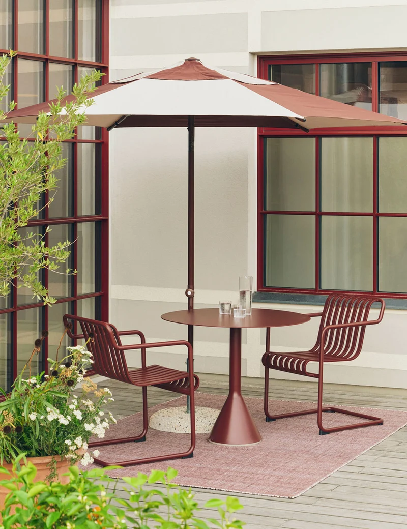 Palissade Cantilever armchair