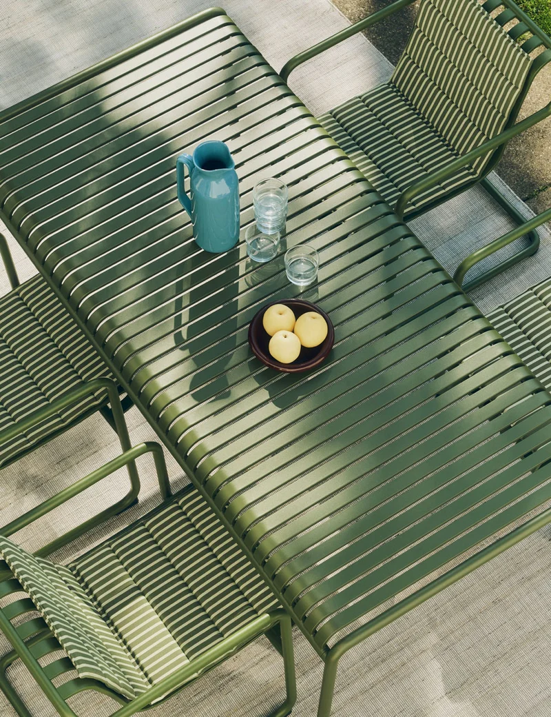 Palissade table 220