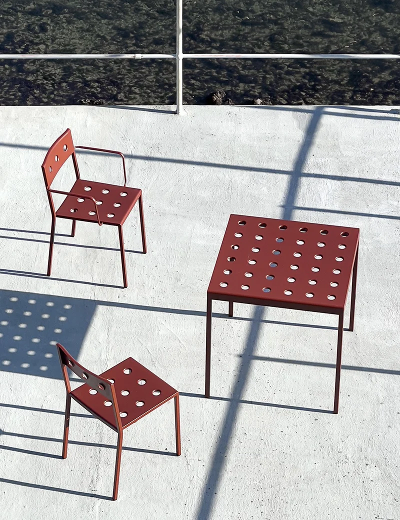 balcony table 75