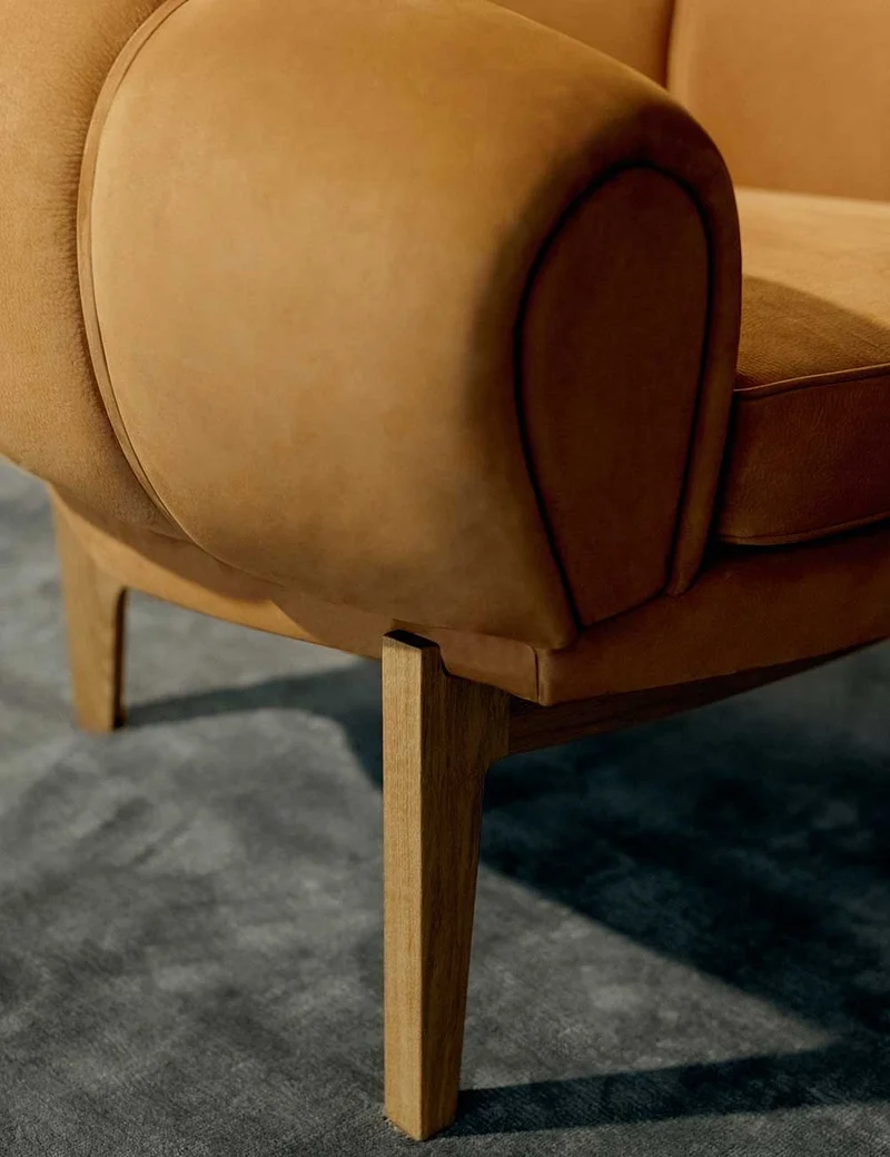 croissant lounge chair