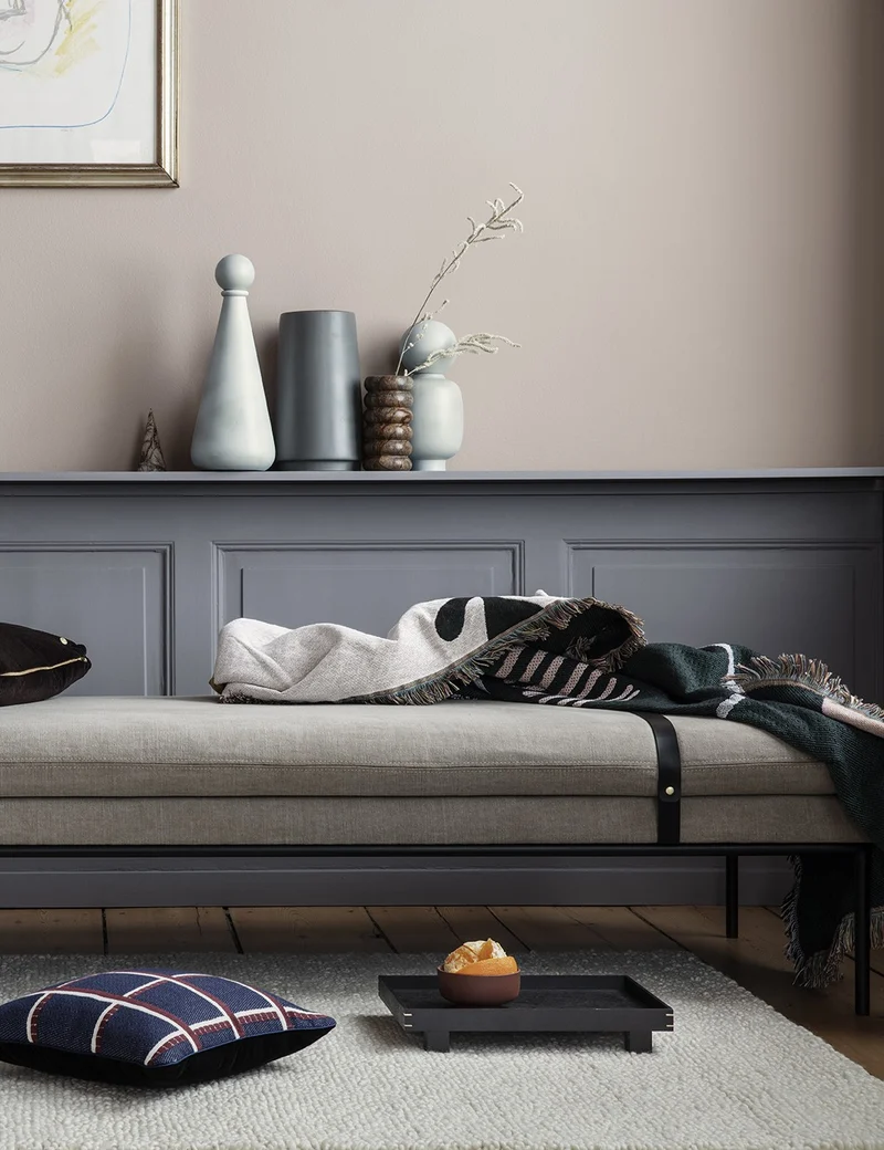 turn daybed black