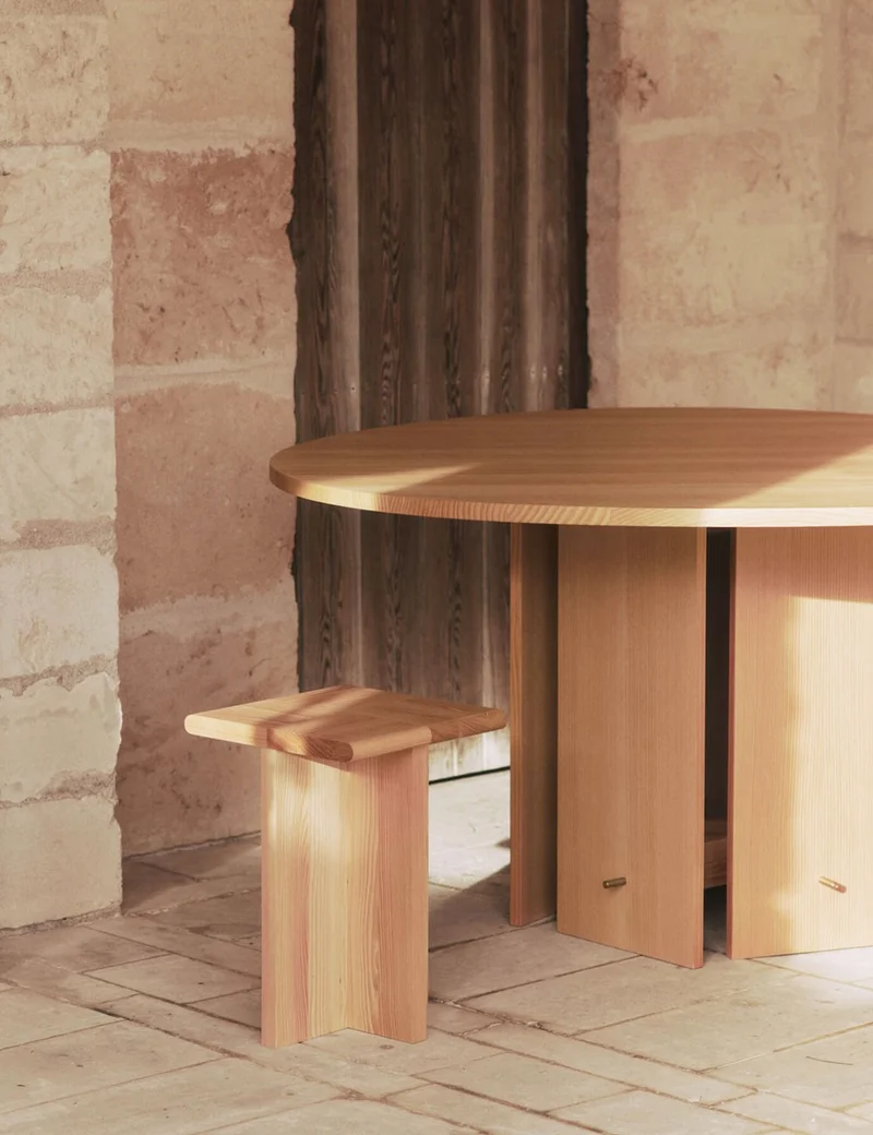 aukko dining table