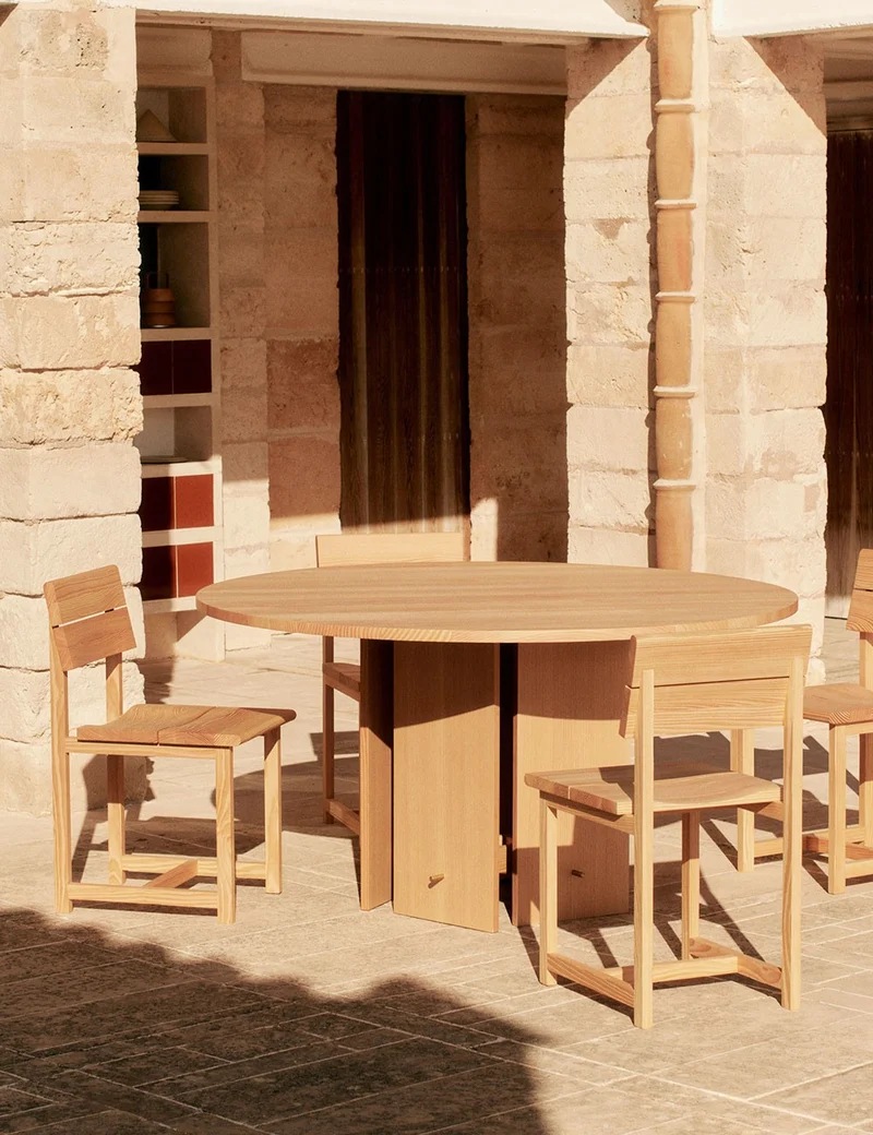 aukko dining table