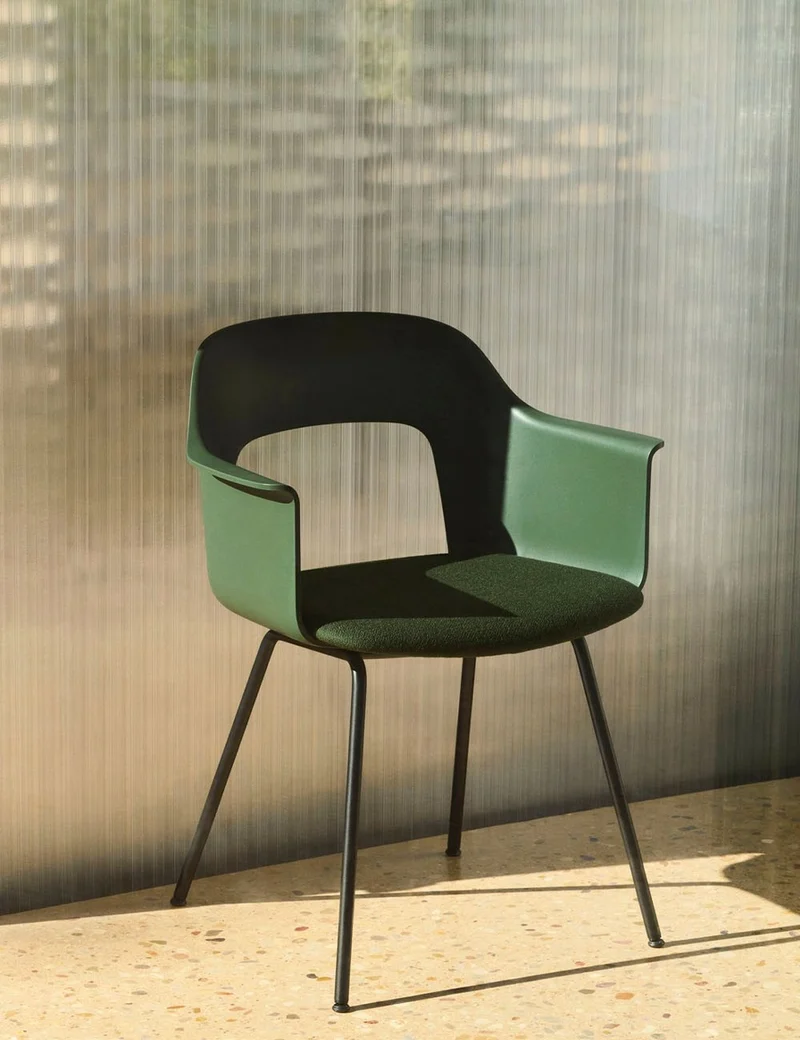layout armchair 213 black