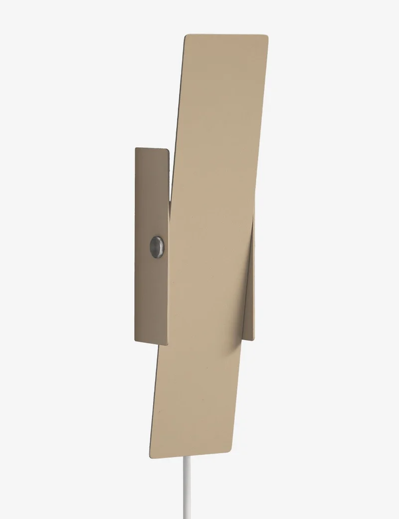 pivoting wall lamp