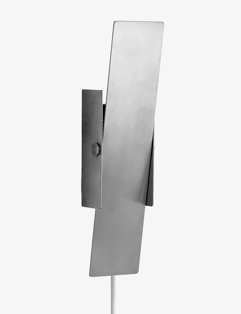 pivoting wall lamp