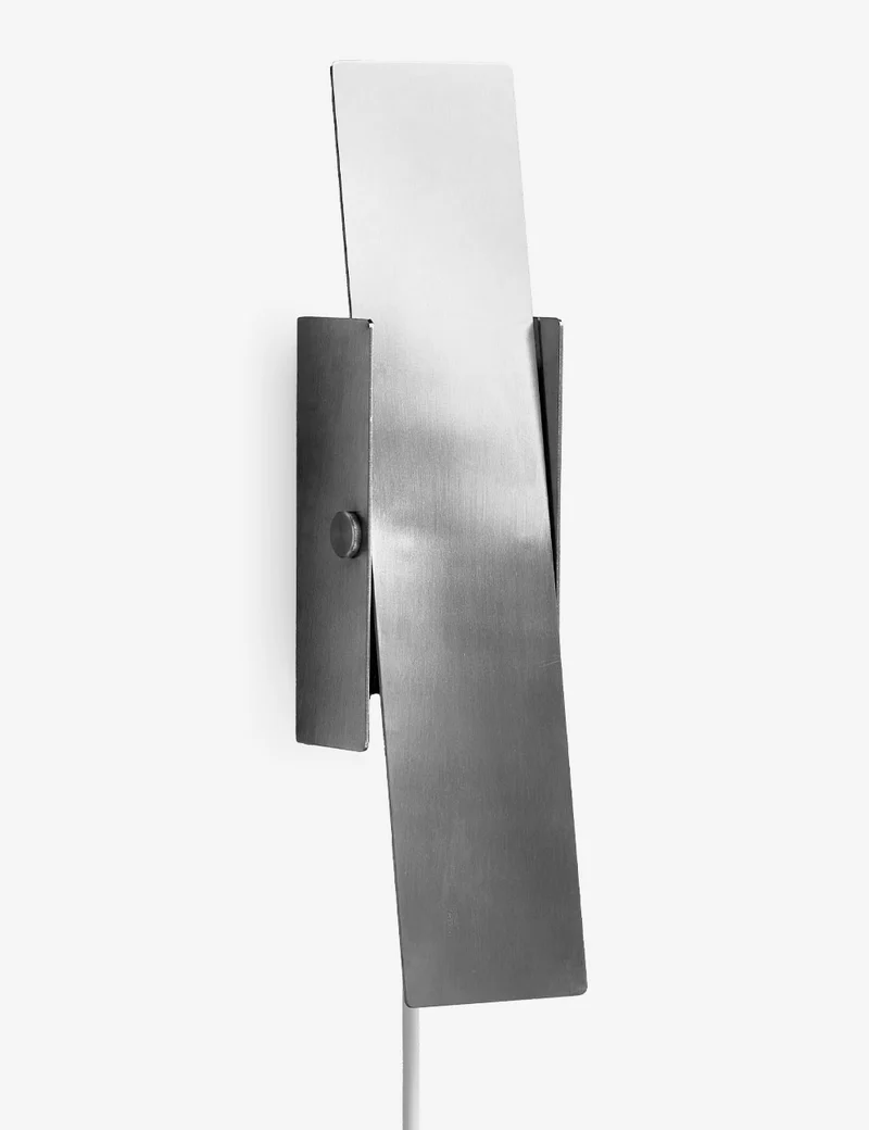 pivoting wall lamp