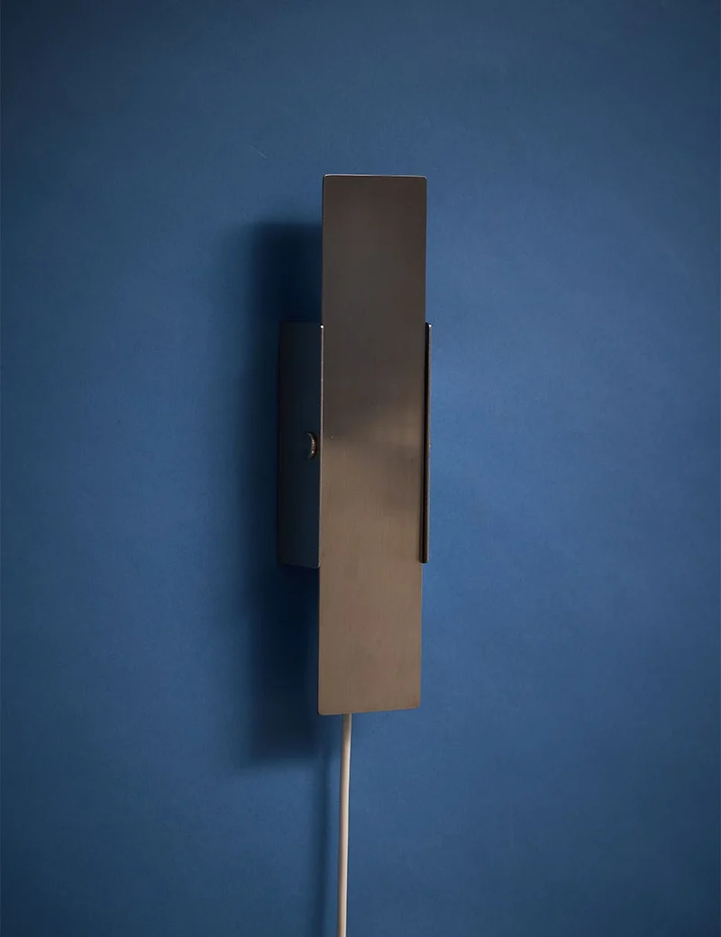 pivoting wall lamp