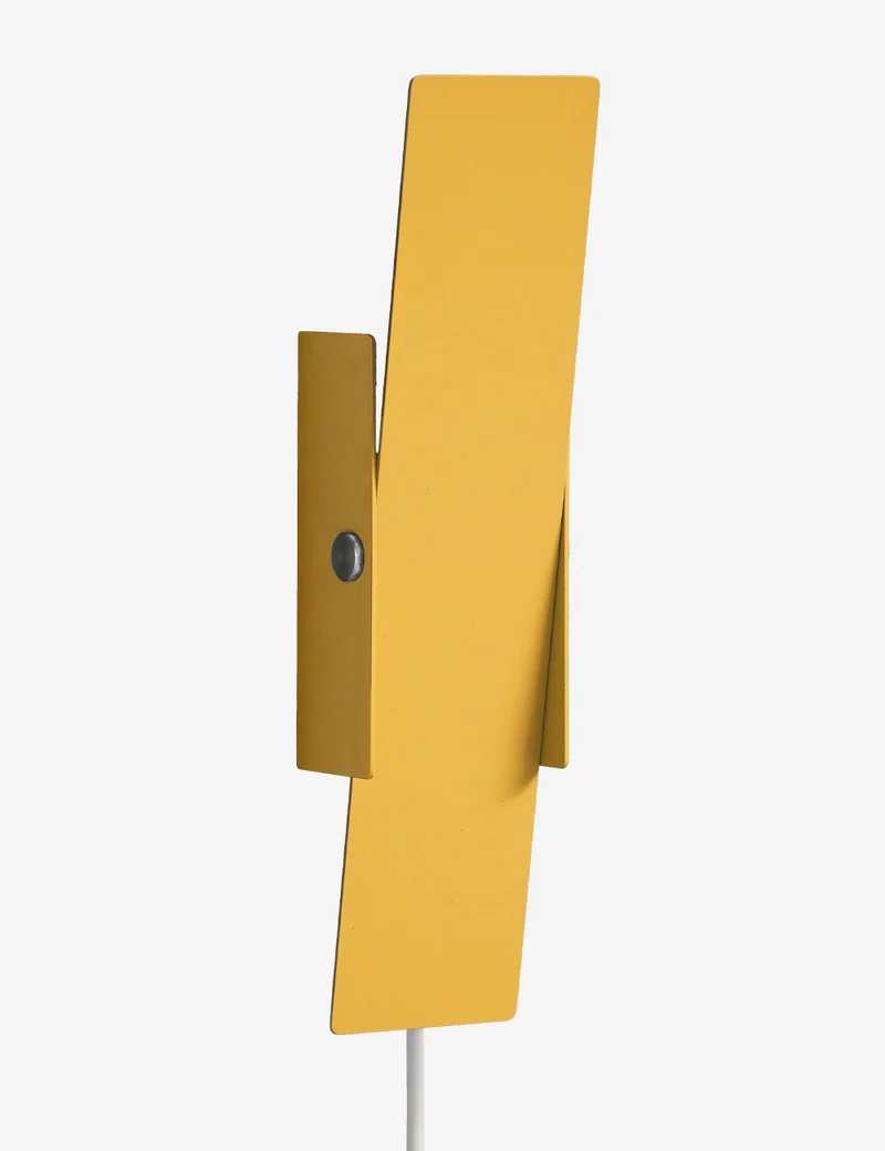 pivoting wall lamp