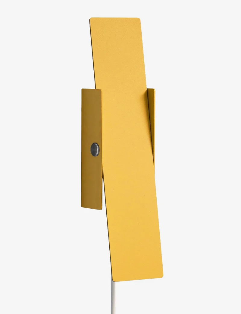 pivoting wall lamp